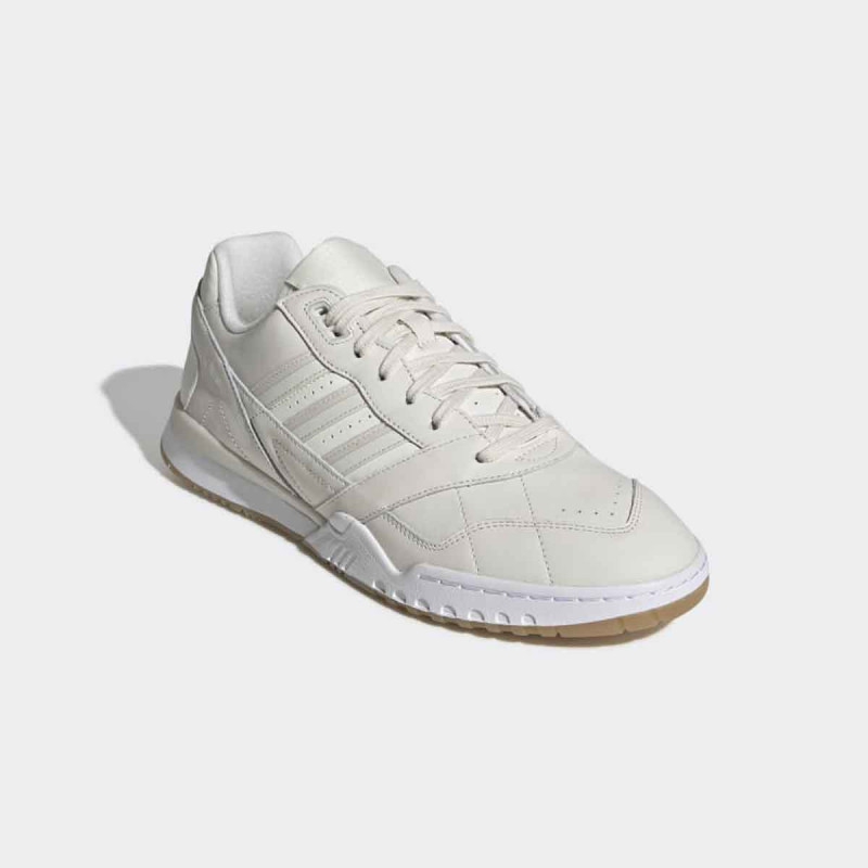 PATIKE ADIDAS A.R. TRAINER M 