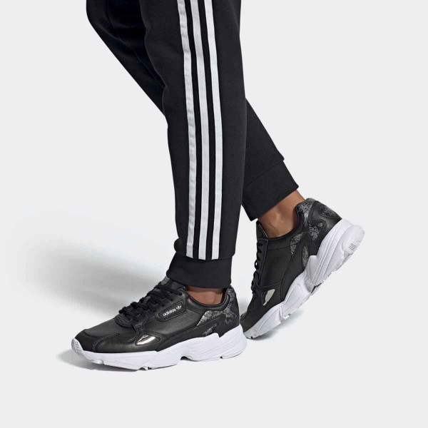 PATIKE ADIDAS FALCON W 