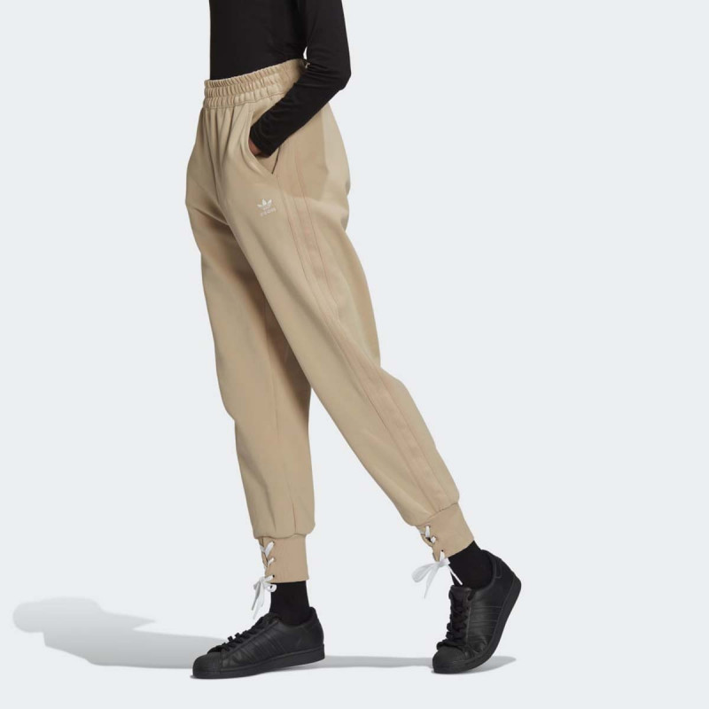 D.DEO ADIDAS CUFFED PANT W 